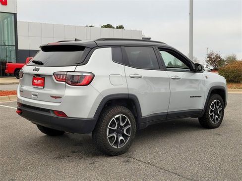 Used 2024 Jeep Compass Trailhawk image 3