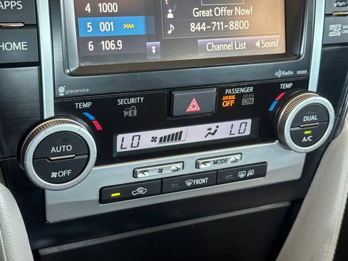 Used 2014 Toyota Camry XLE FWD image 16