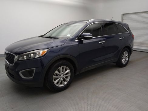 Used 2016 Kia Sorento FWD image 2