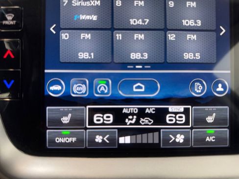 Used 2024 Subaru Outback Premium image 27