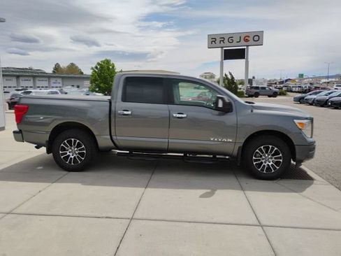 Used 2021 Nissan Titan SV w/ SV Convenience Package AWD/4WD image 5