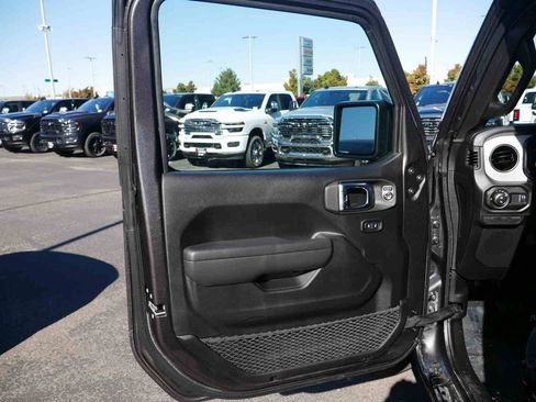 New 2025 Jeep Gladiator Sport image 25