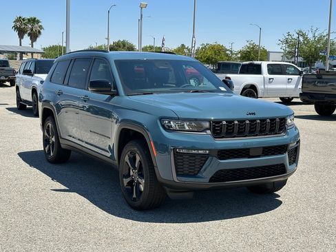 New 2026 Jeep Grand Cherokee L Limited w/ Limited Altitude Package AWD/4WD image 10
