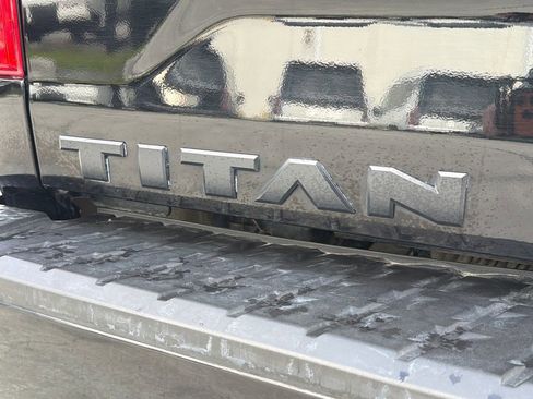 Used 2023 Nissan Titan SV w/ SV Convenience Package RWD image 10