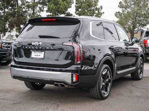 Used 2024 Kia Telluride EX w/ EX Captain's Chair Package FWD image 7