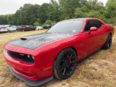 Used 2016 Dodge Challenger SRT Hellcat RWD image 3