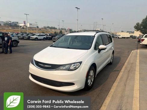 Used 2021 Chrysler Voyager Lxi FWD image 3