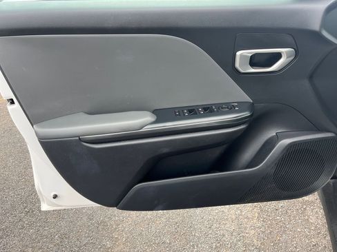 Used 2025 Kia K4 LXS image 18