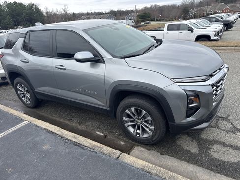 Certified 2025 Chevrolet Equinox LT image 2