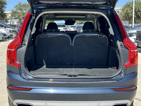 Used 2020 Volvo XC90 T6 Momentum w/ Protection Package Premier image 11