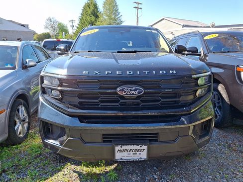 Used 2025 Ford Expedition Max Active AWD/4WD image 2