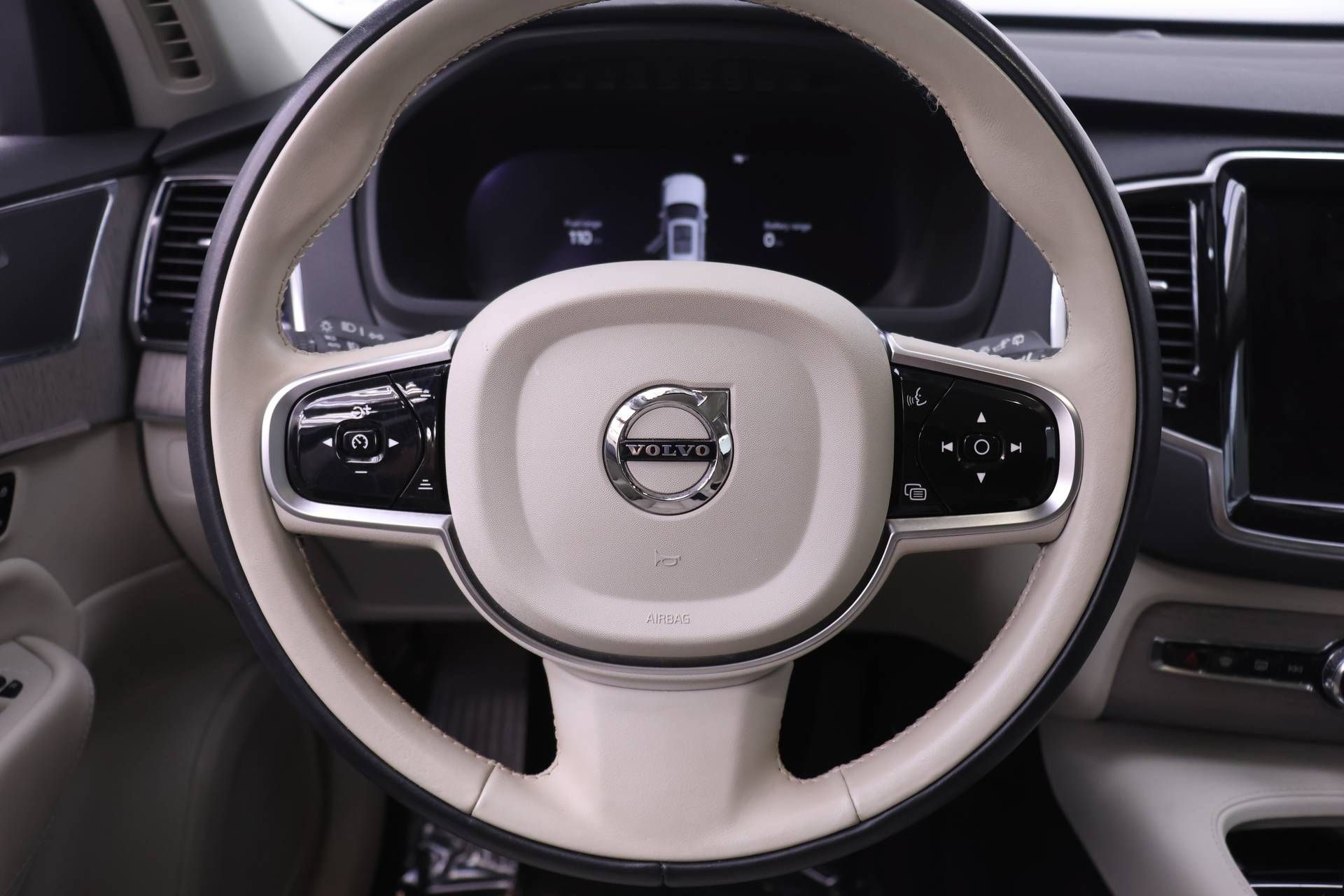 Certified 2025 Volvo XC90 T8 Plus w/ Protection Package Premier AWD/4WD image 17