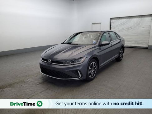 Used 2025 Volkswagen Jetta SE FWD image 1