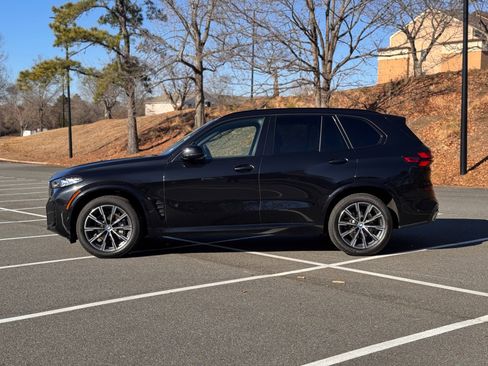 Used 2024 BMW X5 xDrive40i w/ M Sport Package image 6