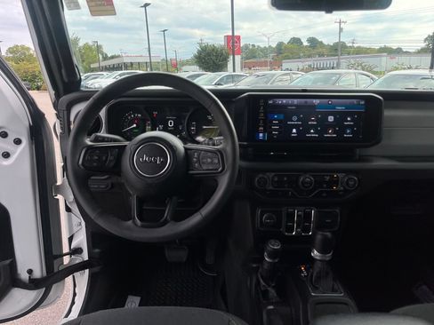 Used 2024 Jeep Wrangler Unlimited w/ Convenience Group AWD/4WD image 23