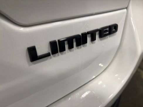 Used 2023 Jeep Grand Cherokee Limited w/ Luxury Tech Group II AWD/4WD image 44