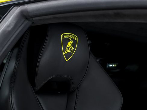 Used 2022 Lamborghini Huracan EVO AWD/4WD image 36