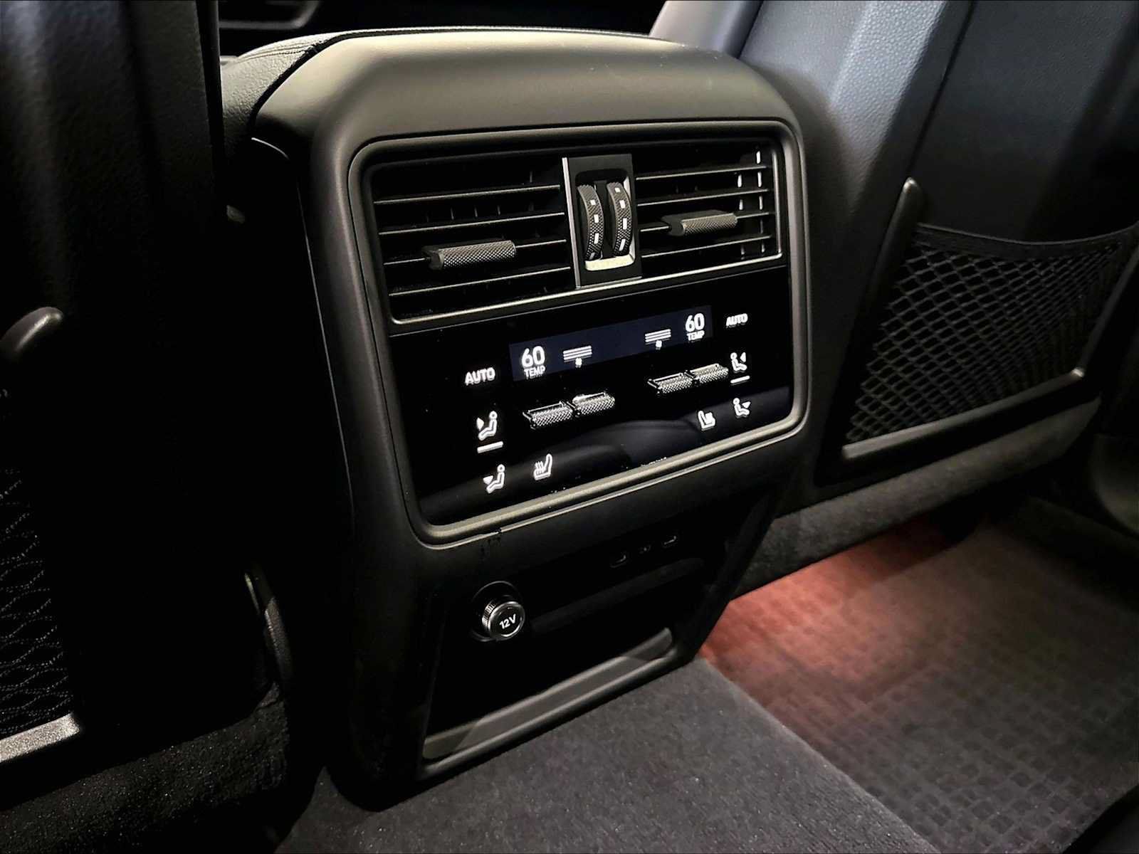 Used 2026 Porsche Cayenne AWD/4WD image 30