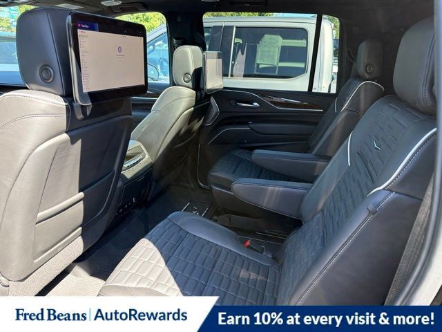 Used 2024 Cadillac Escalade ESV Sport Platinum w/ LPO, ONYX Package AWD/4WD image 10