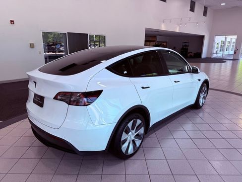 Used 2021 Tesla Model Y Long Range AWD/4WD image 14