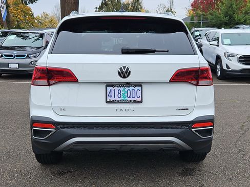 Used 2024 Volkswagen Taos SE image 4