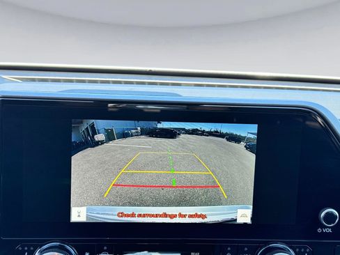 Used 2023 Toyota Highlander Limited image 25