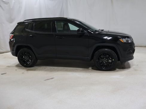 New 2026 Jeep Compass Latitude image 8