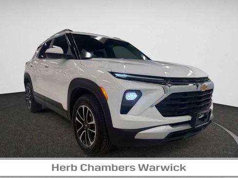 Used 2024 Chevrolet TrailBlazer LT image 1
