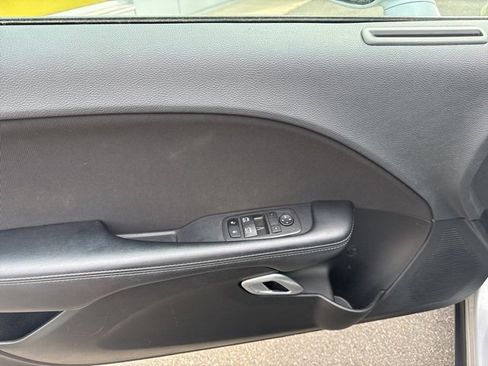 Used 2022 Dodge Challenger SXT image 7