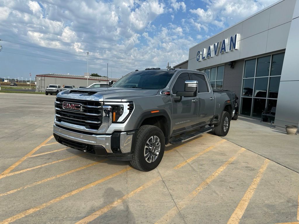 Used 2025 GMC Sierra 3500 SLT w/ SLT Premium Package AWD/4WD image 3