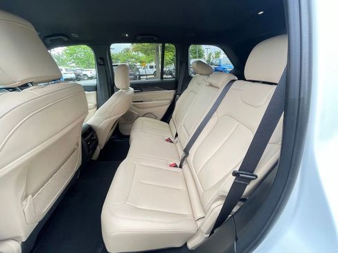 Certified 2024 Jeep Grand Cherokee Limited w/ Black Appearance Package AWD/4WD image 16
