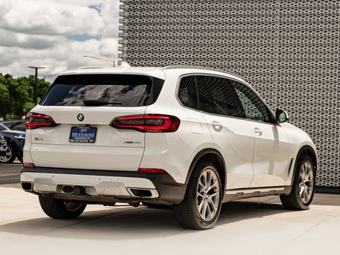 Used 2021 BMW X5 xDrive40i w/ Convenience Package AWD/4WD image 4