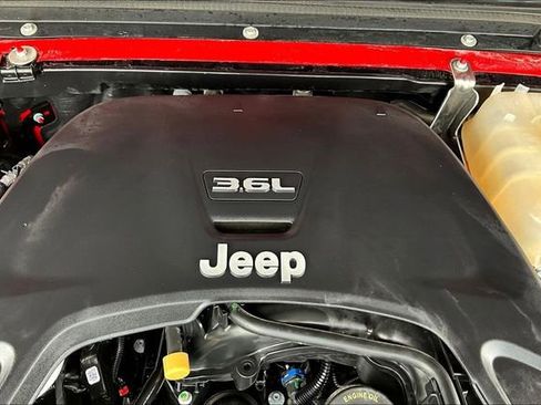 Used 2021 Jeep Gladiator Overland w/ Popular Equipment Package AWD/4WD image 32