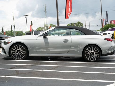 Used 2024 Mercedes-Benz CLE 450 4MATIC Cabriolet w/ Driver Assistance Package image 21