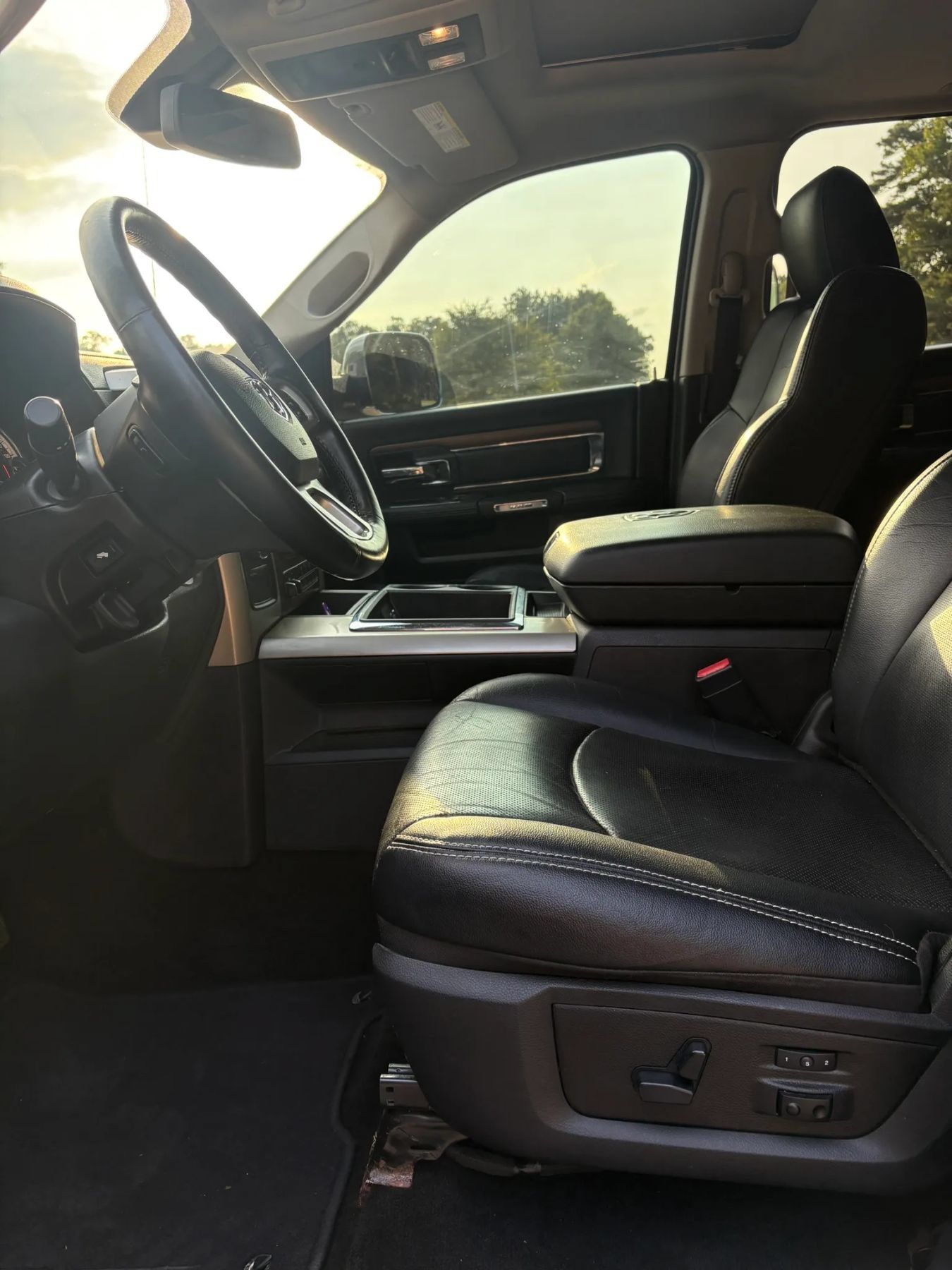 Used 2014 RAM 3500 Laramie AWD/4WD image 35