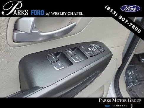 Used 2021 Kia Sedona LX FWD image 18