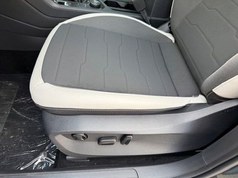 New 2025 Volkswagen Taos SE image 33