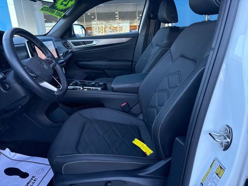 Used 2025 Volkswagen Atlas Cross Sport SE image 10