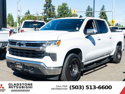 Used 2023 Chevrolet Silverado 1500 LT w/ Leather Package AWD/4WD image 4