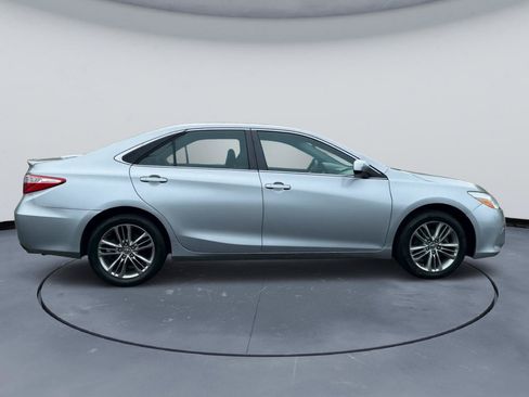 Used 2015 Toyota Camry SE FWD image 8