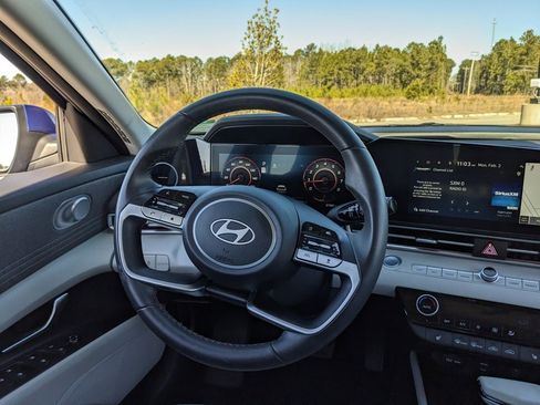 Used 2024 Hyundai Elantra Limited image 25