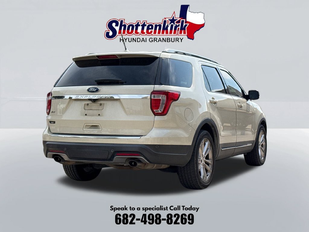 Used 2018 Ford Explorer XLT w/ Equipment Group 202A FWD image 6