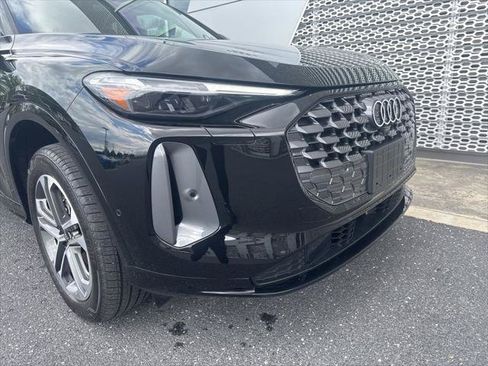 Certified 2025 Audi Q5 Premium w/ Premium Plus AWD/4WD image 7