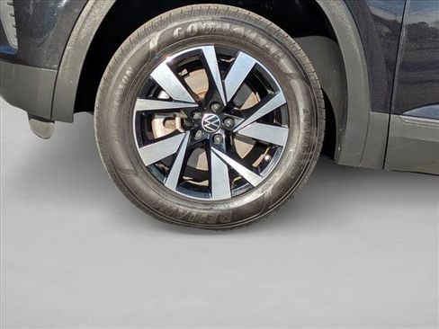 Used 2022 Volkswagen Atlas Cross Sport SE image 22