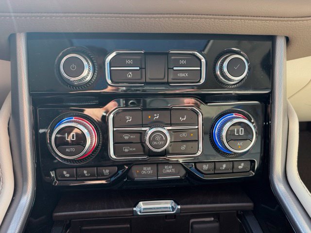 Used 2024 GMC Yukon Denali w/ Advanced Technology Package AWD/4WD image 20
