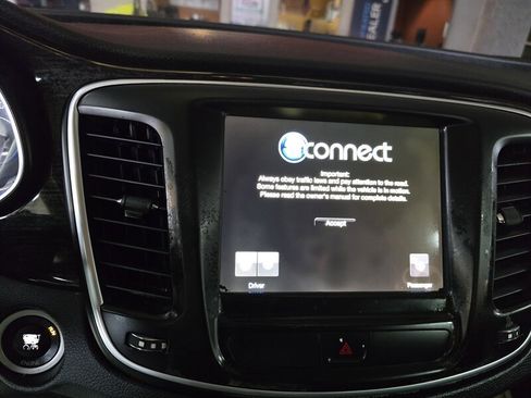 Used 2016 Chrysler 200 C w/ Navigation & Sound Group I image 28