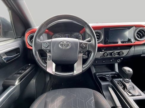 Used 2017 Toyota Tacoma TRD Sport w/ Tow Package RWD image 5