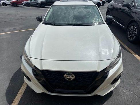 Used 2022 Nissan Altima 2.5 SR w/ Midnight Edition Package FWD image 2