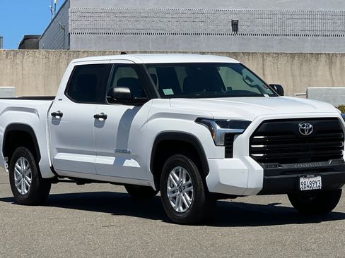 Used 2024 Toyota Tundra SR5 w/ SR5 Convenience Package AWD/4WD image 5