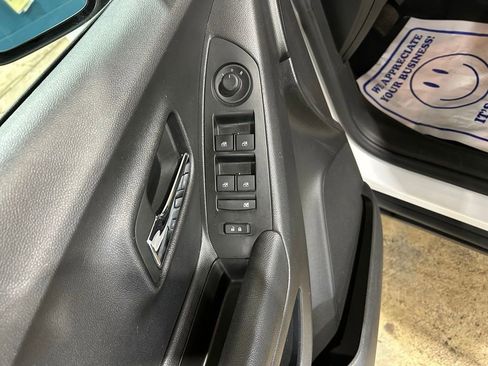 Used 2022 Chevrolet Trax LT w/ LT Convenience Package AWD/4WD image 16